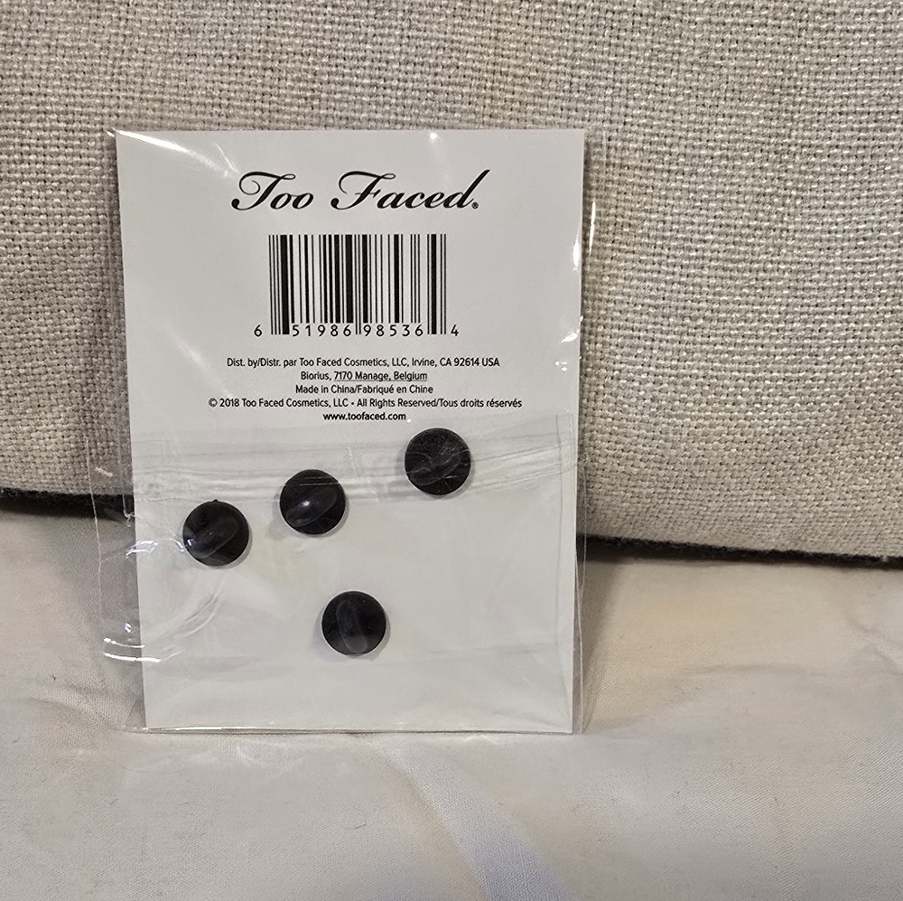 Too Faced Red and Green Jewelry Set - Picture 2 of 2